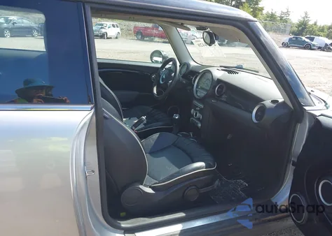 2007 Mini Cooper z USA, uszkodzony, nr VIN WMWMF33527TL67187